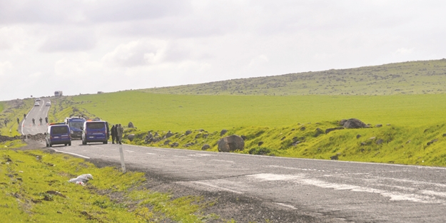 Yolu patlattılar muhtarı öldürdüler