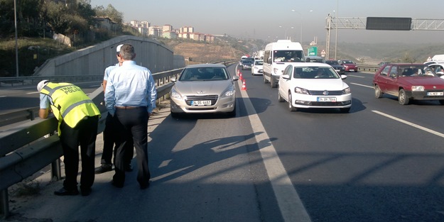 Yolu trafiğe kapatan düğün konvoyundaki sürücülere para cezası