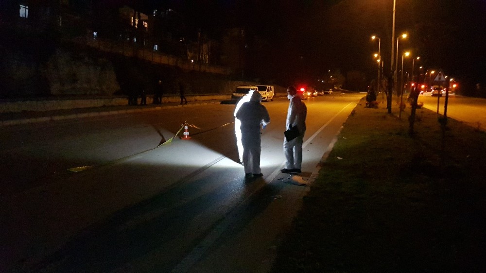 Yolun karşısına geçerken otomobilin çarptığı genç kız hayatını kaybetti 