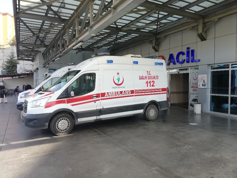 Yolun karşısına geçerken otomobilin çarptığı yaşlı adam hayatını kaybetti 