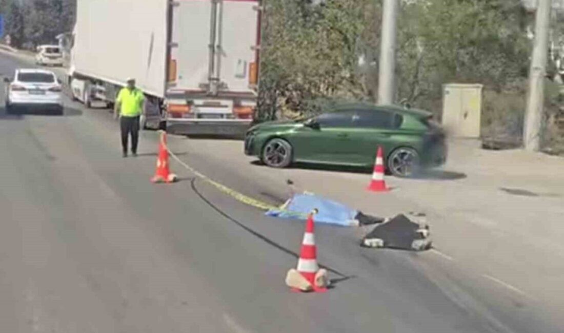 Yolun karşısına geçmeye çalışan vatandaşa önce otomobil, daha sonra TIR çarptı