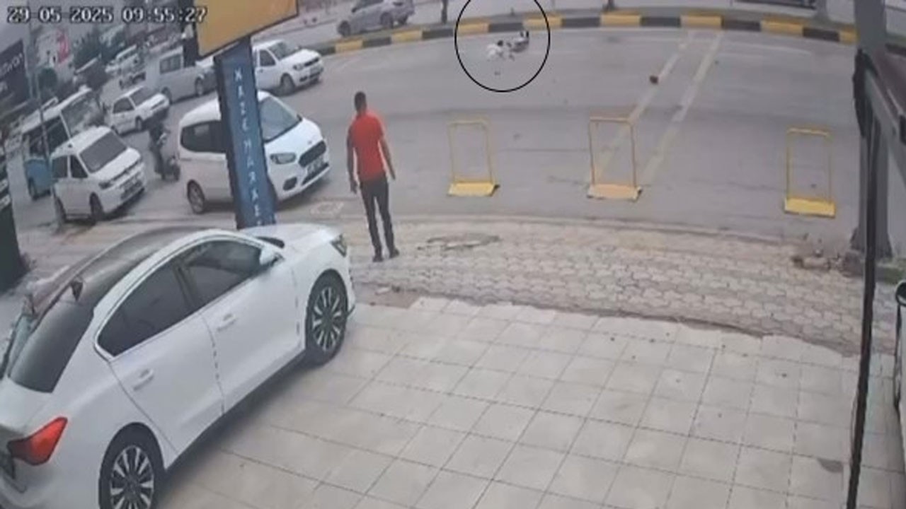 Yolun karşısına geçmeyen yaşlı adamı kamyonet biçti