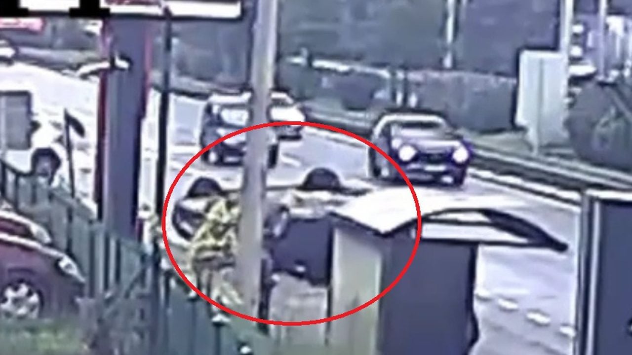 Yomra'da kontrolden çıkan otomobil takla attı
