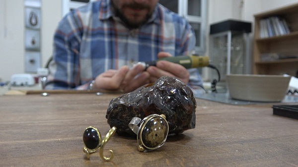 Yöre halkının ekonomisine katkı sağlıyor! Yıllarca çıra diye yakıldı bakın gerçekte neymiş