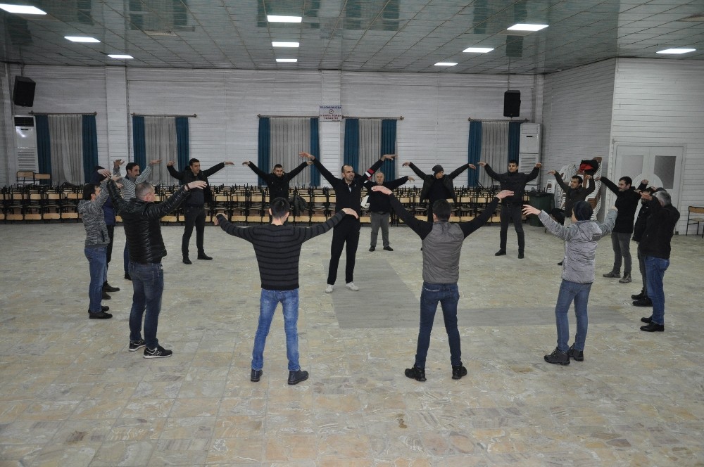 Yöresel halk oyunları kursuna ilgi 