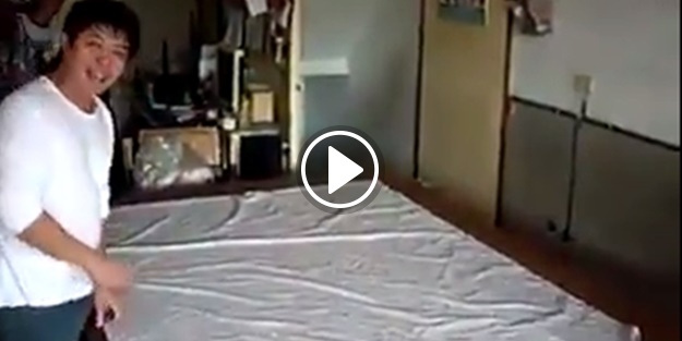 Yorgan kılıfı değiştirmenin kolay bir yolu var!