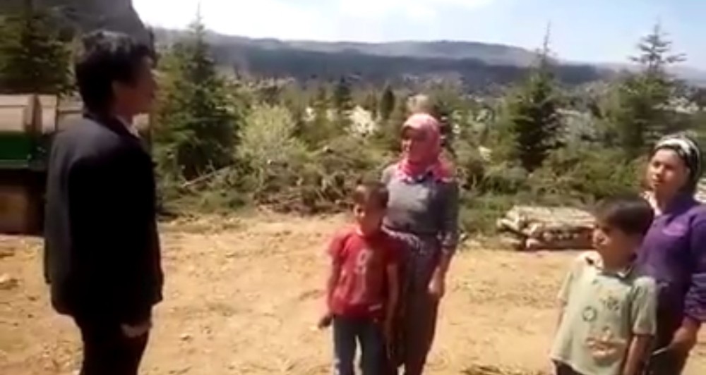 Yörük aile dağda 23 Nisan’ı kutladı 