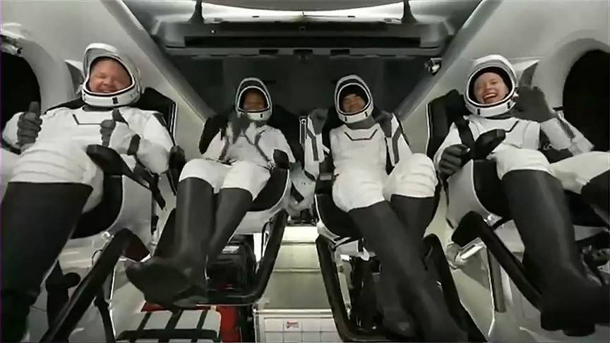 Yörüngeye çıkan ilk turistler döndü