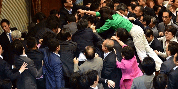 YouTuber milletvekili, görevinden ihraç edildi