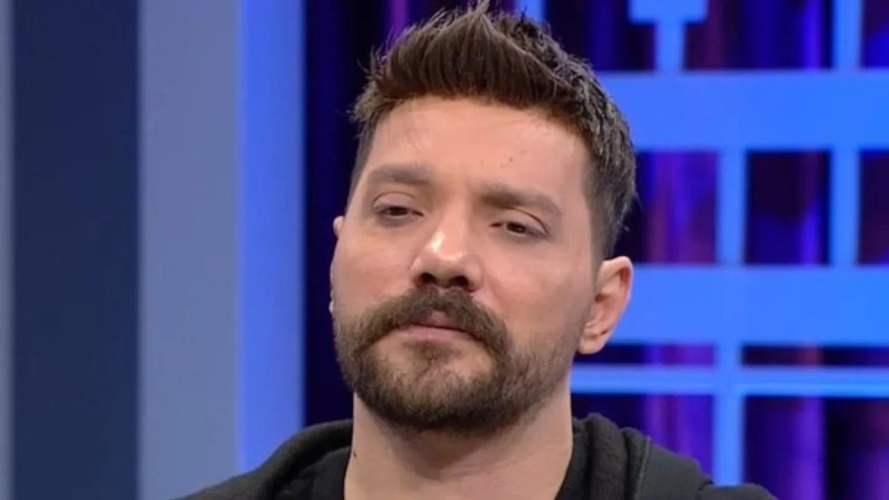 Youtuber Oğuzhan Uğur Akit’i hedef aldı, küfürbaz Altaylı’yı savundu!