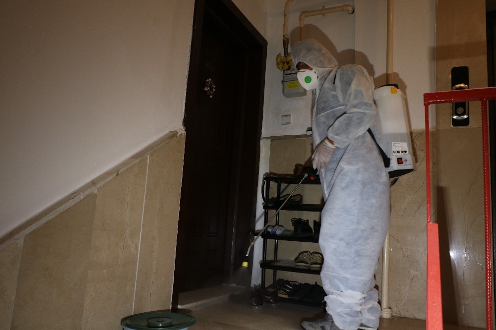 Yozgat Belediyesi apartmanları ücretsiz dezenfekte ediyor 