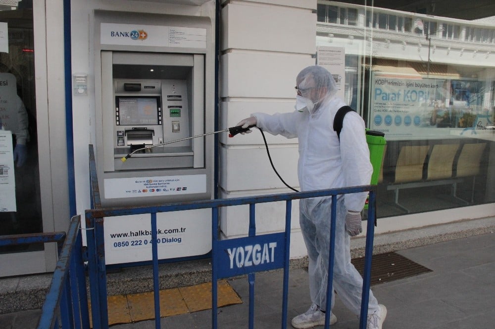 Yozgat Belediyesi banka ATM’lerini dezenfekte etti 