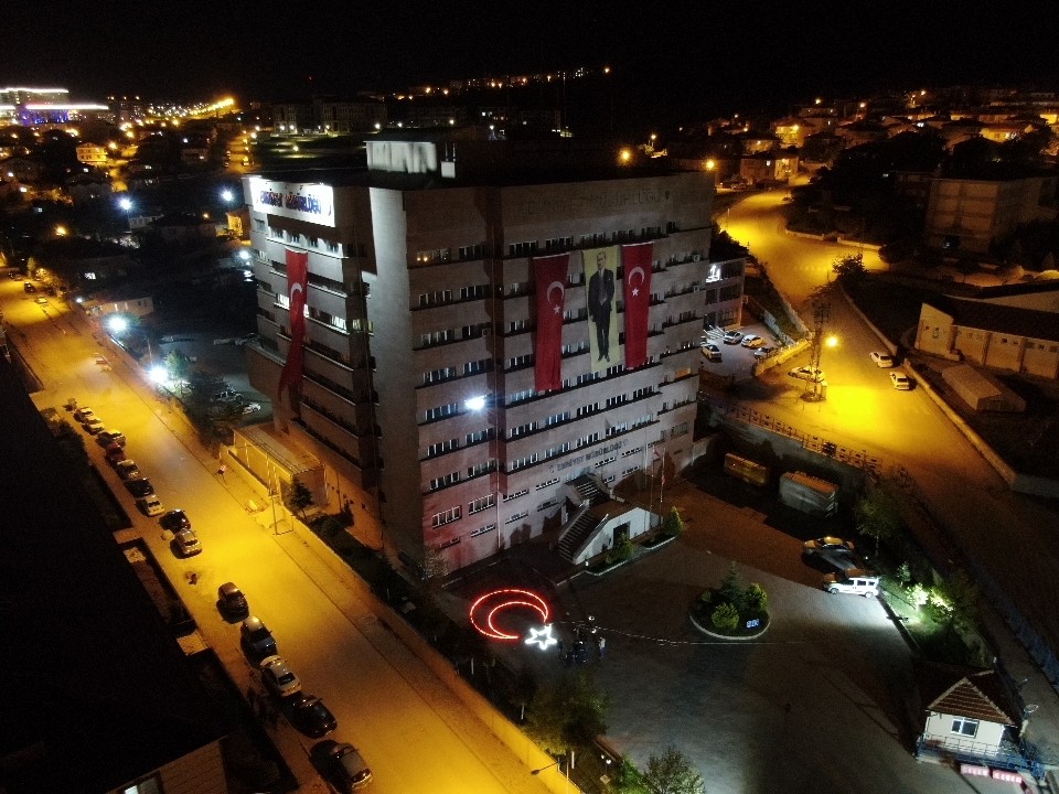 Yozgat polisi 19.19’da İstiklal Marşı’nı okudu 