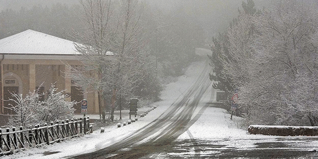 Yozgat'ın yüksek kesimlerine kar yağdı