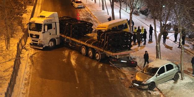 Yozgat'ta 15 araç birbirine girdi