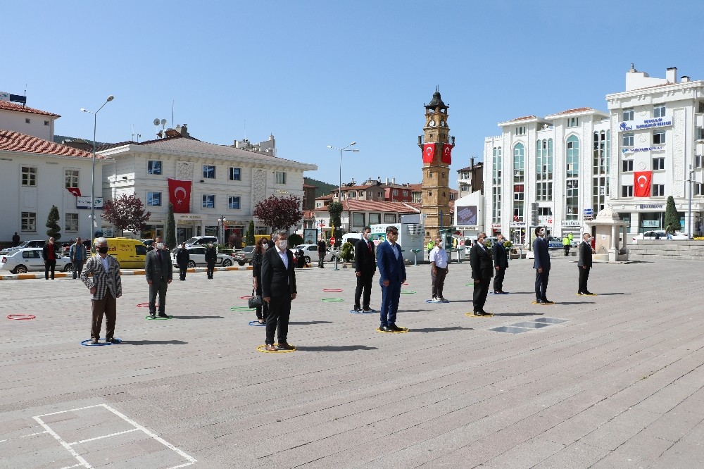 Yozgat’ta 19 Mayıs, sosyal mesafeli ve maskeli kutlandı 