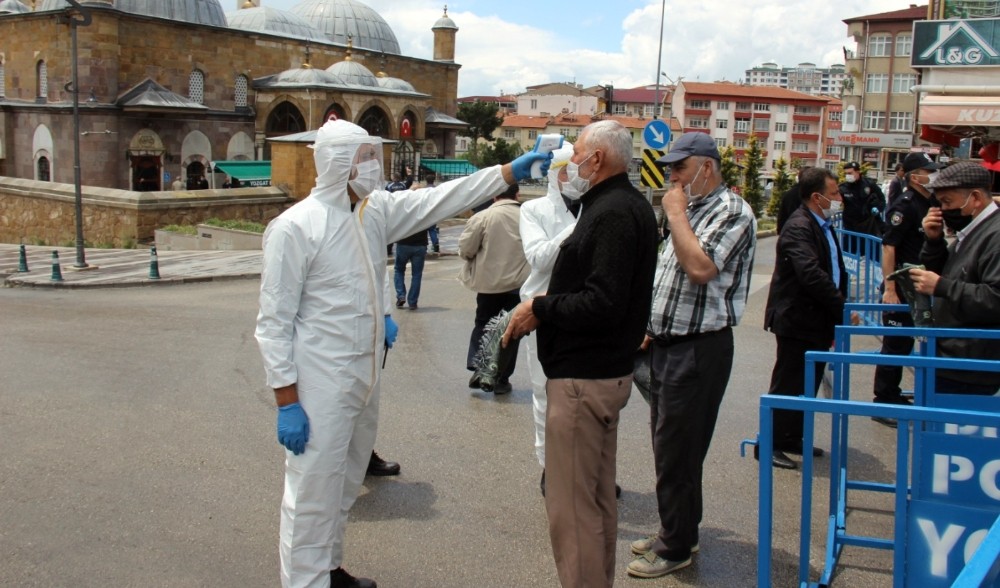 Yozgat’ta 627 camide cuma namazı kılındı 