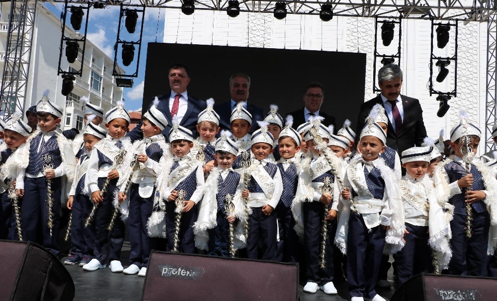 Yozgat’ta 75 çocuk için sünnet şöleni gerçekleştirildi 