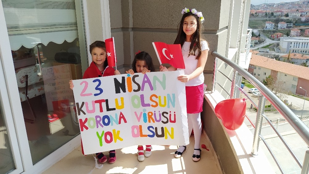 Yozgat’ta balkonlar 23 Nisan için süslendi 