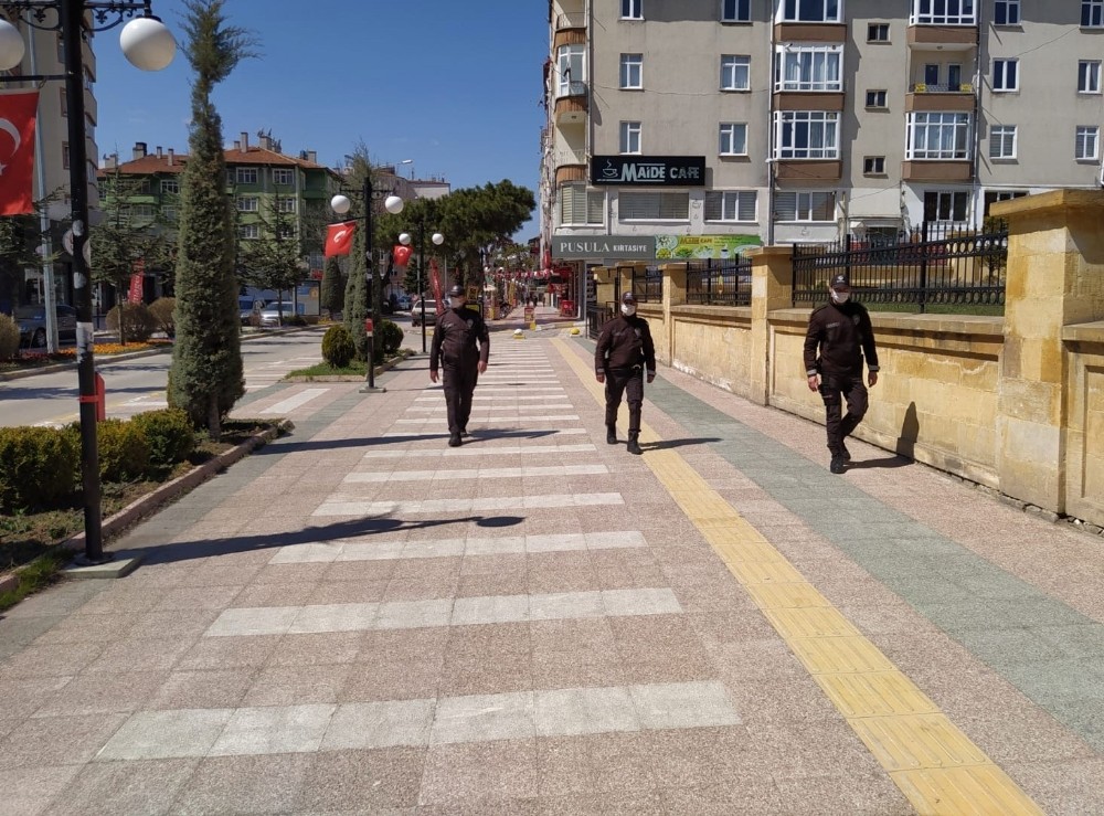 Yozgat’ta cadde ve sokaklar polis ve bekçilere kaldı 