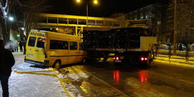 Yozgat'ta feci kaza: 15 araç birbirine girdi!