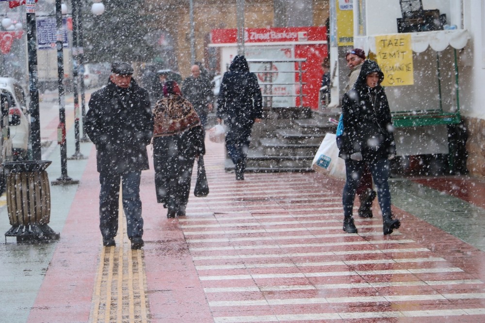 Yozgat’ta kar etkisini gösterdi 
