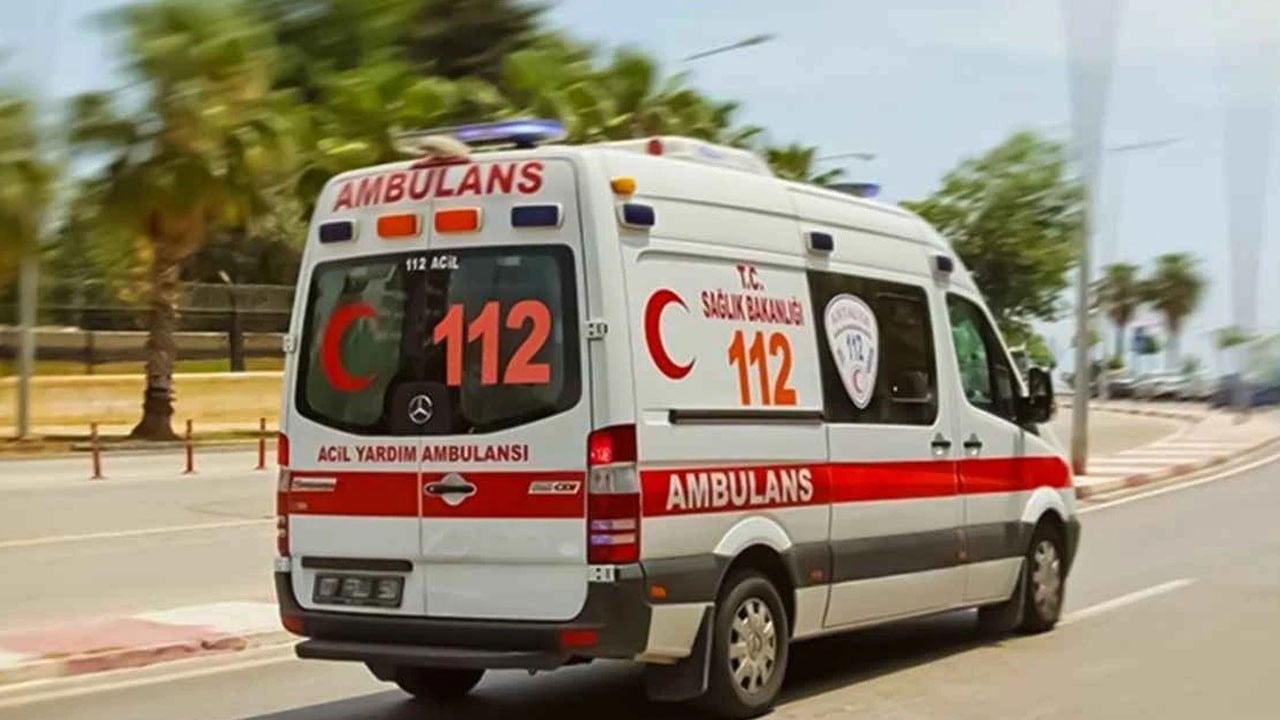 Yozgat'ta minibüs ile otomobil çarpıştı: 2 kişi öldü, 1 kişi yaralandı