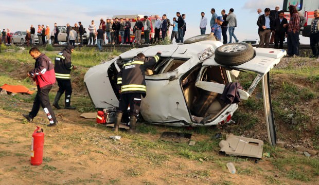 Yozgat'ta araç şarampole devrildi: 3 ölü