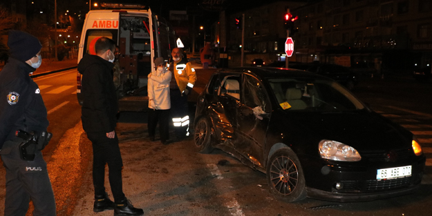 Kaza yapan ambulansta doğum yaptı