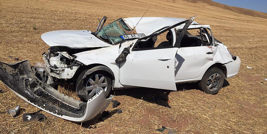 Otomobil devrildi: 1 ölü, 7 ağır yaralı