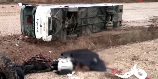 Yozgat'ta yolcu otobüsü devrildi! Ölü ve yaralılar var