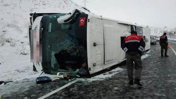 Yozgat'ta yolcu otobüsü devrildi: 1 ölü, 21 yaralı