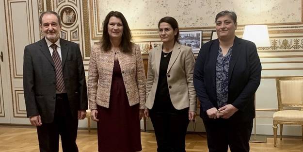 YPG ile görüşen Bakan hakkında suç duyurusu