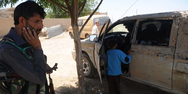 YPG Menbiç'e silah ve personel takviyesi yapıyor