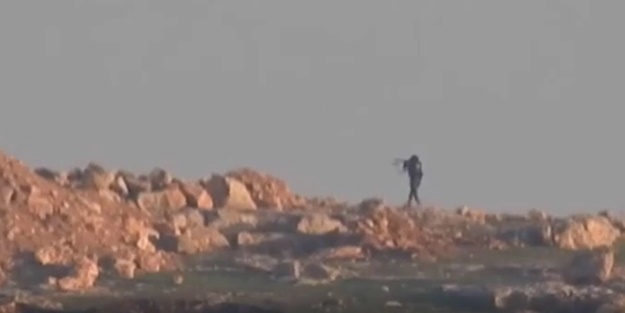 YPG'li teröristler hendek nöbetinde!