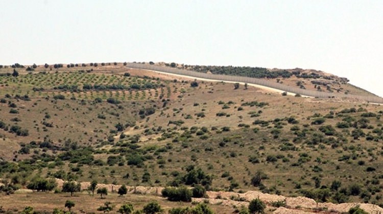 YPG’li teröristler 'Rus bayrağını' bırakıp kaçtı!