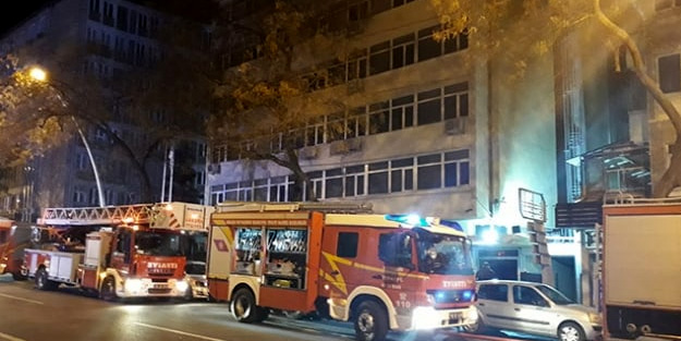 YSK binasının depo kısmında yangın