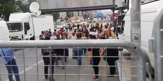 YSK önünde hareketli saatler
