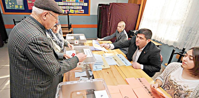 YSK’da paralelci 3 üye var