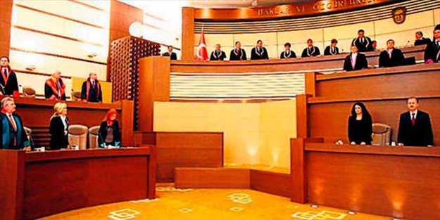 Yüce Divan salonunda şaşırtan değişiklik!