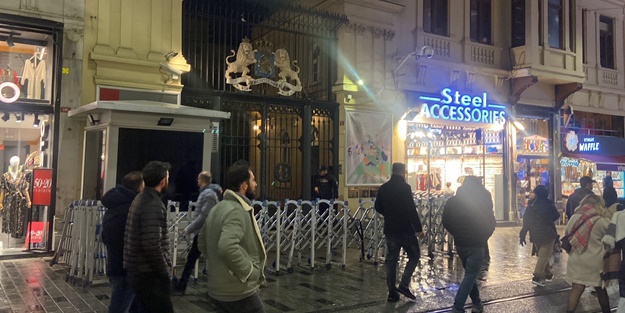 Yüce Kur'an'ı ayağının altına almıştı! Beyoğlu'ndaki Hollanda Başkonsolosluğu kapatıldı