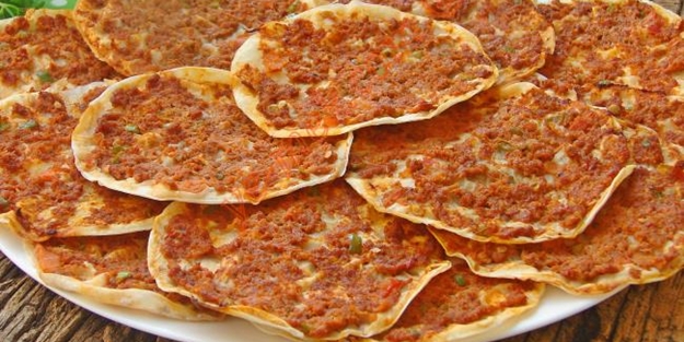 Yufkadan lahmacun nasıl yapılır? Yufkadan lahmacun tarifi | Lahmacun malzemeleri