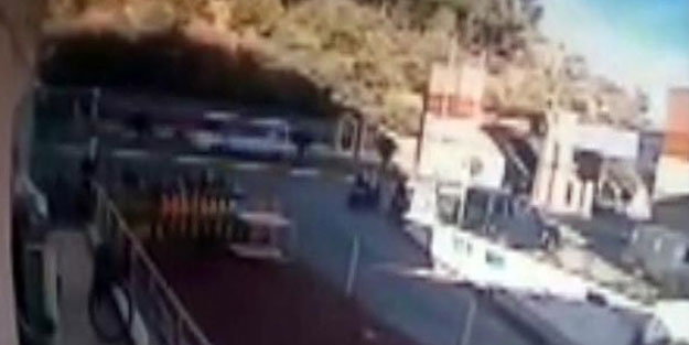 Yuh artık! Otobüs bekleyen kadını, 3 çocuğunun yanında taciz etti