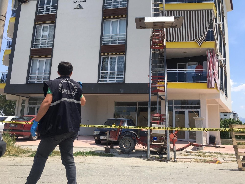 Yük asansörü kuran nakliyeciye, eşya taşırken elektrik çarptı 