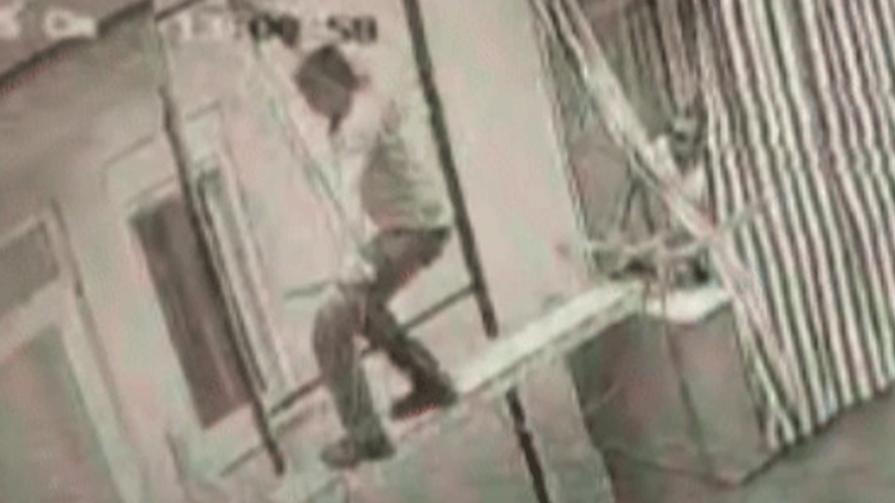 Yük asansörü kurulumu yapan işçi iskeleden düştü!