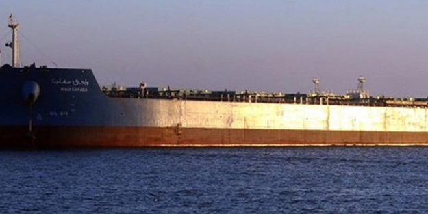 Yük gemisi karaya oturdu
