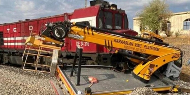 Yük treni mobil vince çarptı