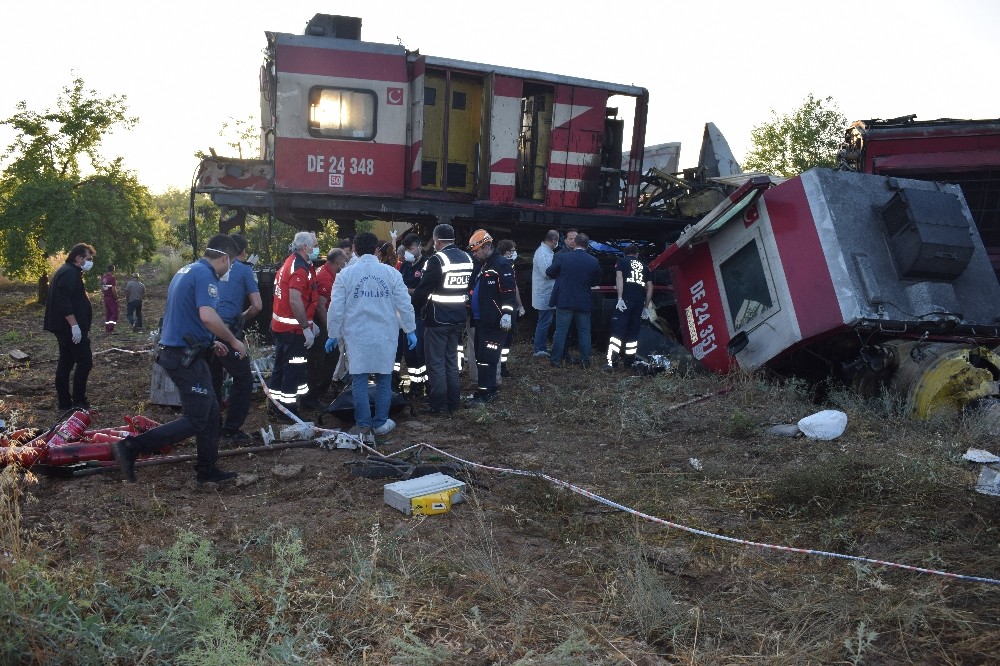 Yük trenleri çarpıştı: 1 ölü, 4 yaralı 