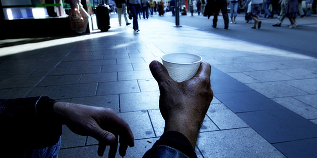 Yüksek elektrik faturası dilencilere malzeme oldu