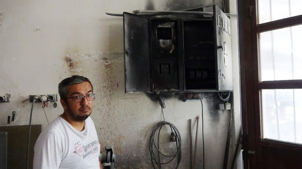 Yüksek gerilim hattı koptu, dükkanlarda elektrik panoları ve makineler yandı 